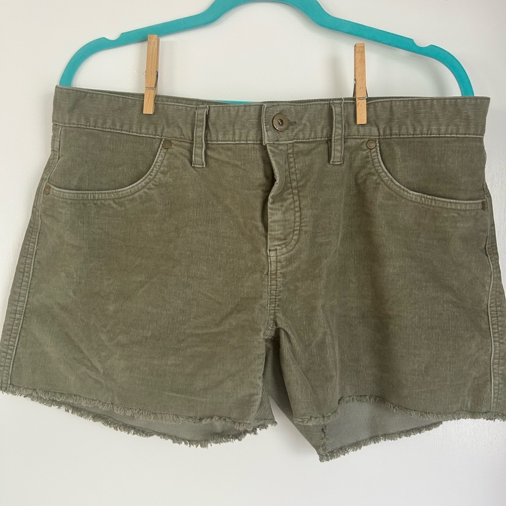 Carve Designs Oahu 4” corduroy shorts Olive